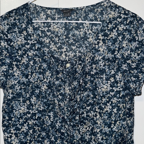 Eddie Bauer Cotton Short Sleeve Button Down Shirt Blue Floral Women’s Small S - Picture 2 of 9